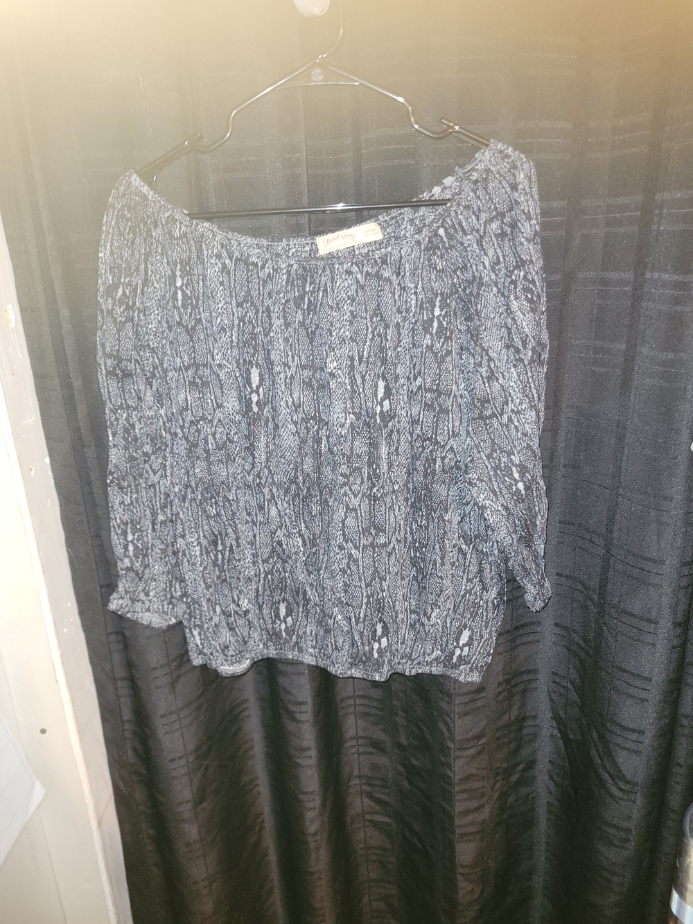 Faded Glory Black & Gray Snake Print Blouse